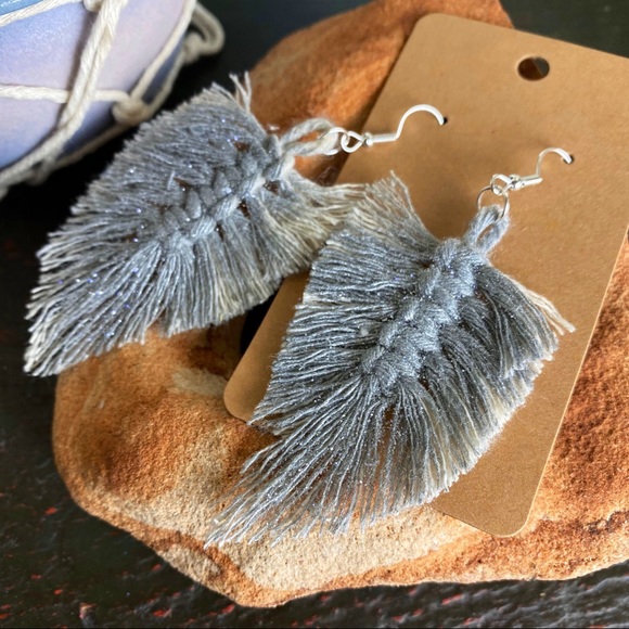 Macrame feathers earrings J. Cruz FREE Buying $70+ - Picture 2 of 5